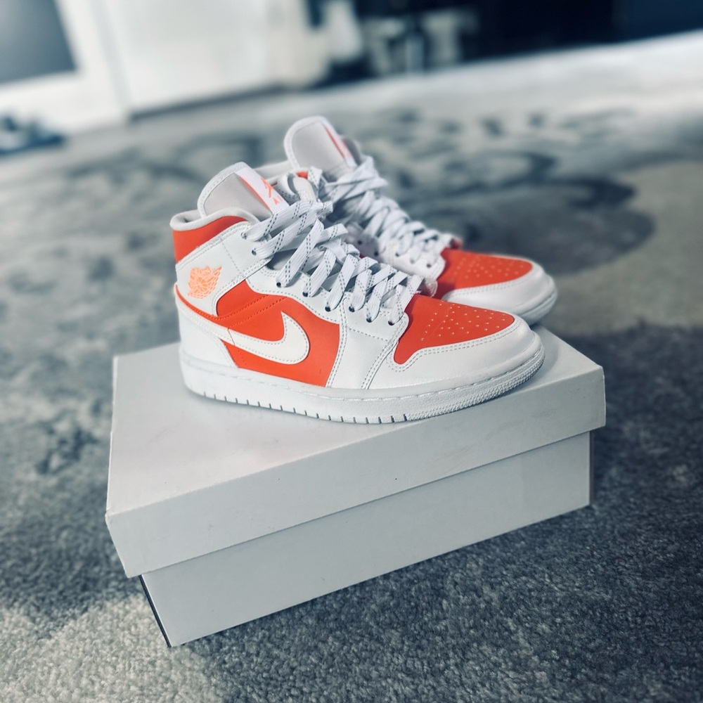 Jordan 1 Mids